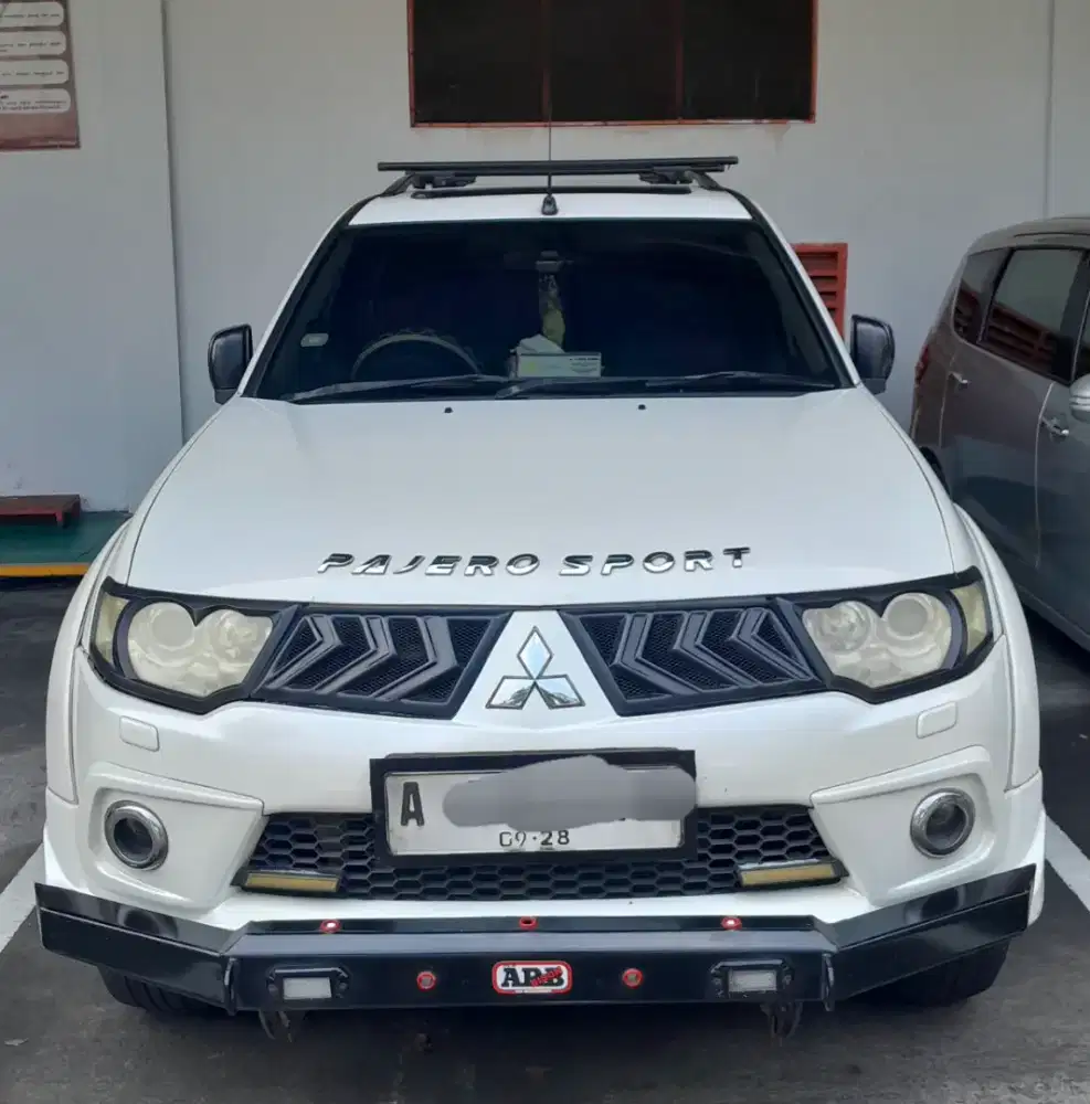 Dijual Mobil Pajeo Sport limited edition tahun 2013