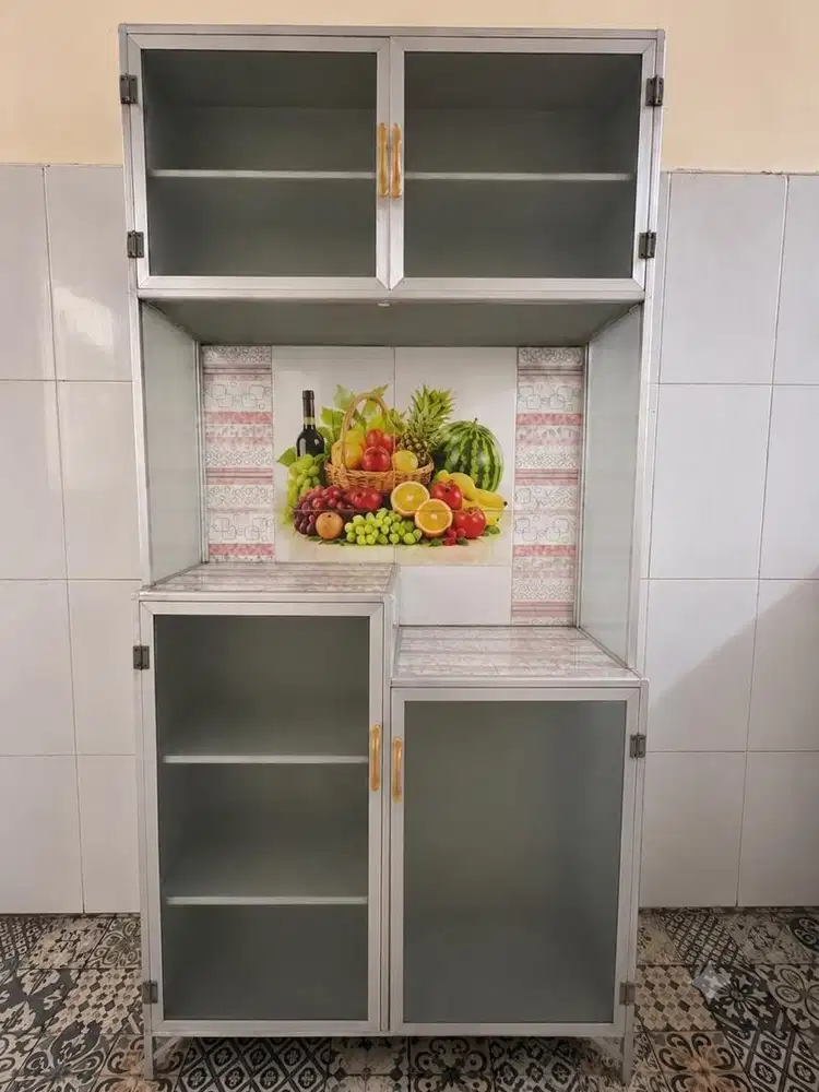 Dijual,lemari kabiner alumunium kaca bekas