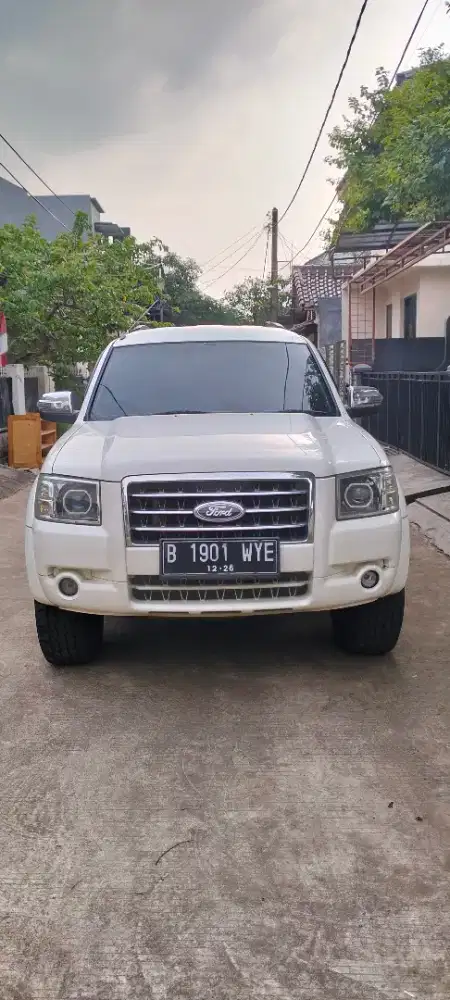 Jual mobil Ford everest
