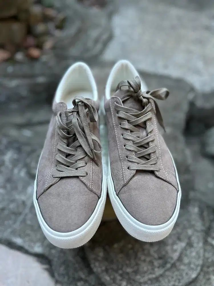 Sepatu H&M Cream