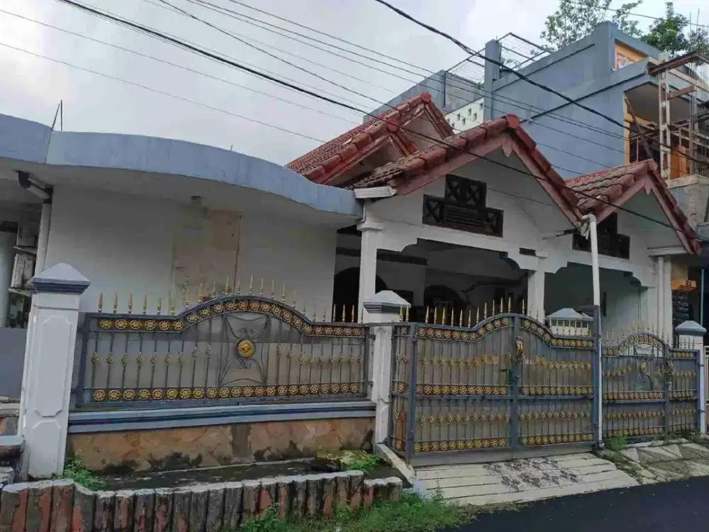Dijual cepat dan murah rumah di hook  taman harapan baru Bekasi