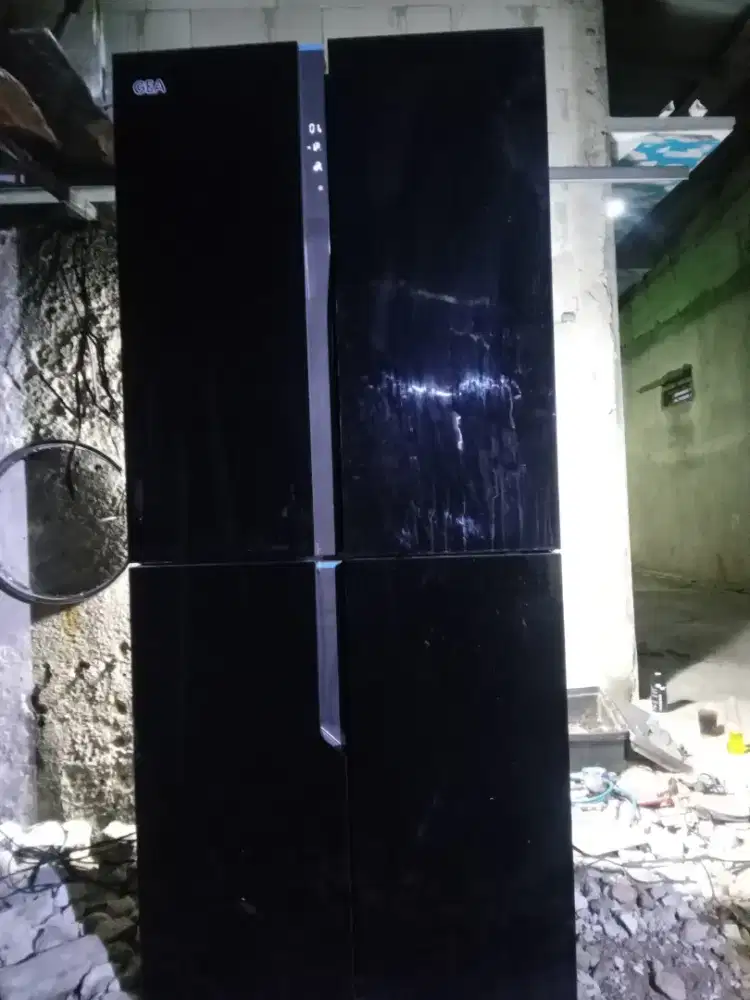 Di jual kulkas 4 pintu merek Gea normal siyap pake dingin ok