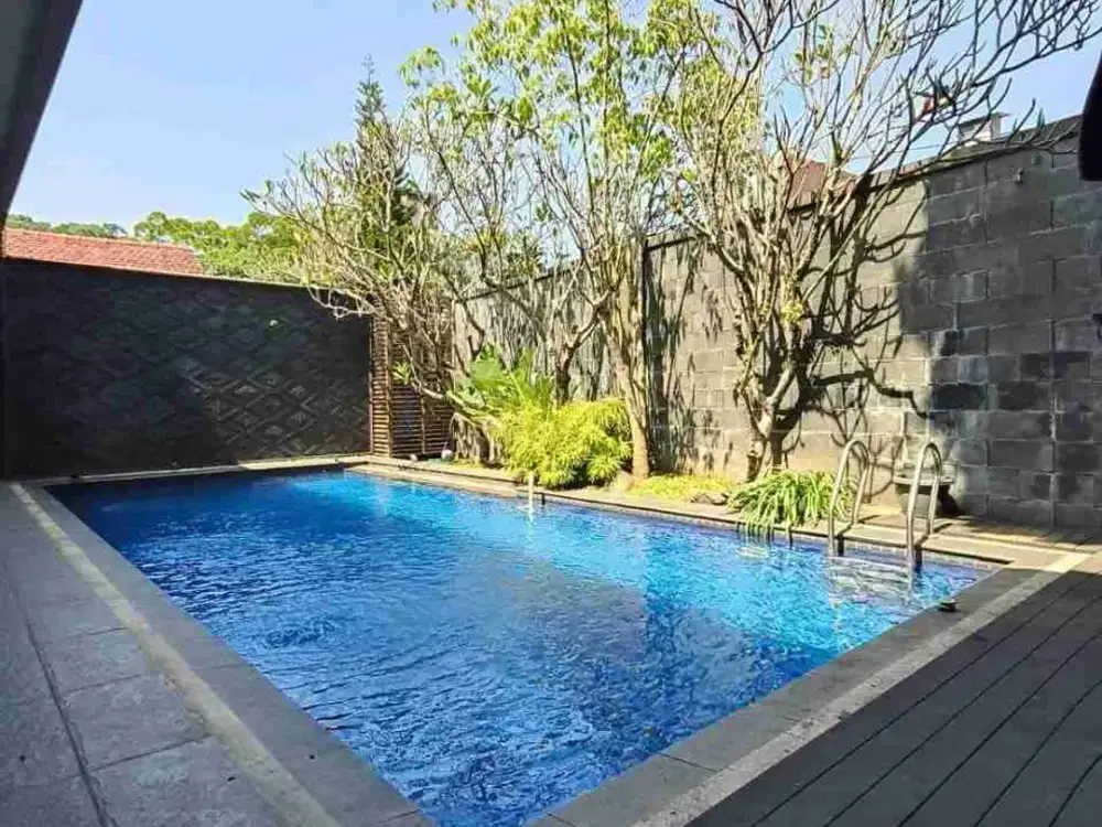 Rumah Mewah HOOK FULL FURNISHED Terdapat Kolam Renang di Cijagra Suryalaya Buahbatu Bandung Dekat Bikasoga