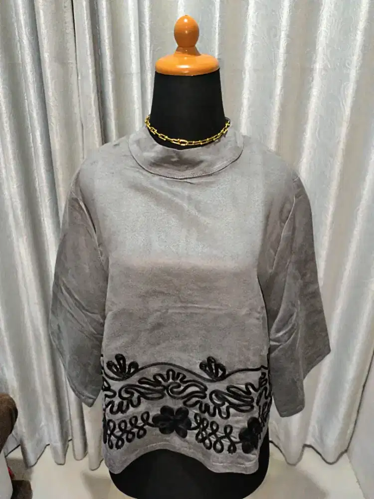 TF0037 atasan grey uk. LD=110 Pjg=53 PjgLgn=42 LK=28