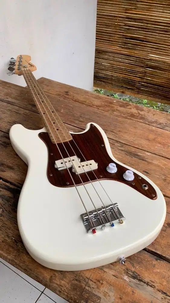 Squier Bronco Bass shortscale (upgraded)