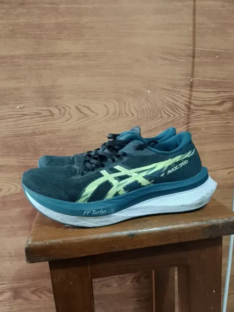 Sepatu asics magic speed 4
