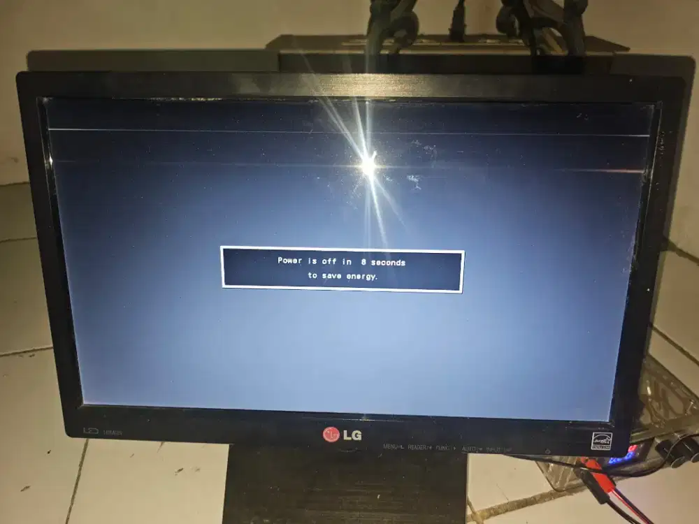 LED Monitor Komputer LG 16inch 
kelengkapan: Unit saja. MINUS