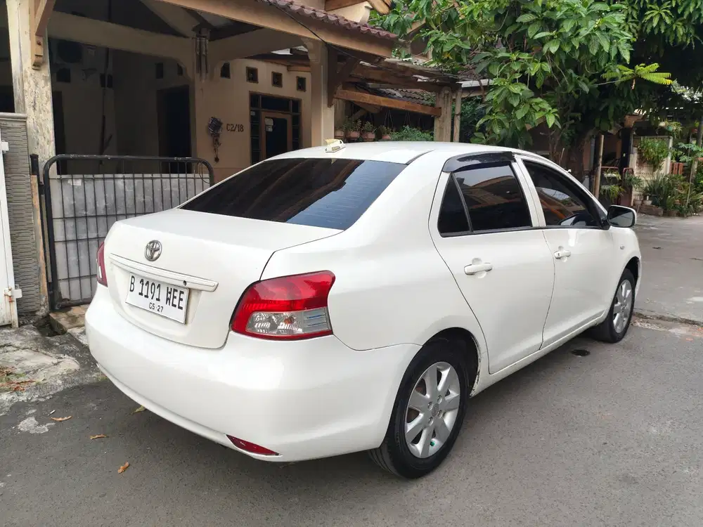 Toyota Limo 2011 Bensin