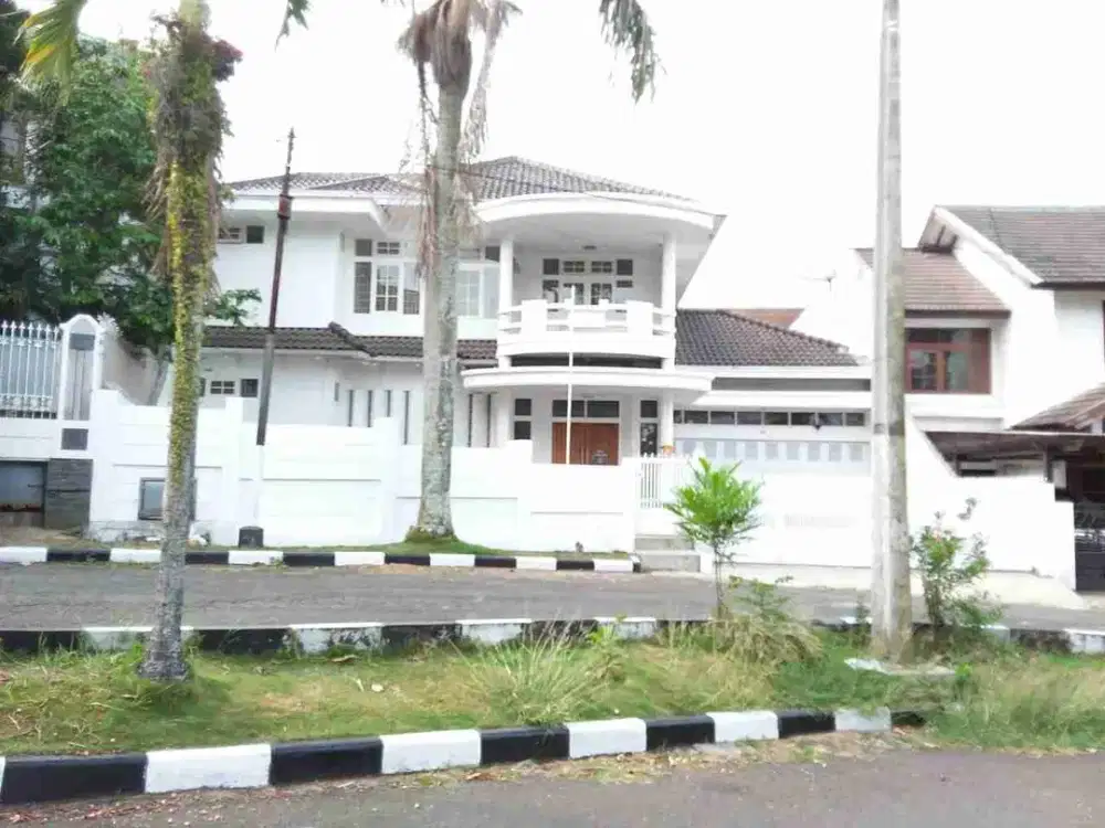 DISEWAKAN RUMAH LUX DEKAT TOL PASTEUR MARANATHA KOTA BANDUNG