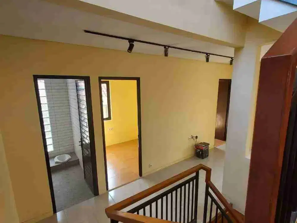 DISEWA DIKONTRAKAN RUMAH PADASUKA KOTA BANDUNG VIEW ADA ROOFTOP