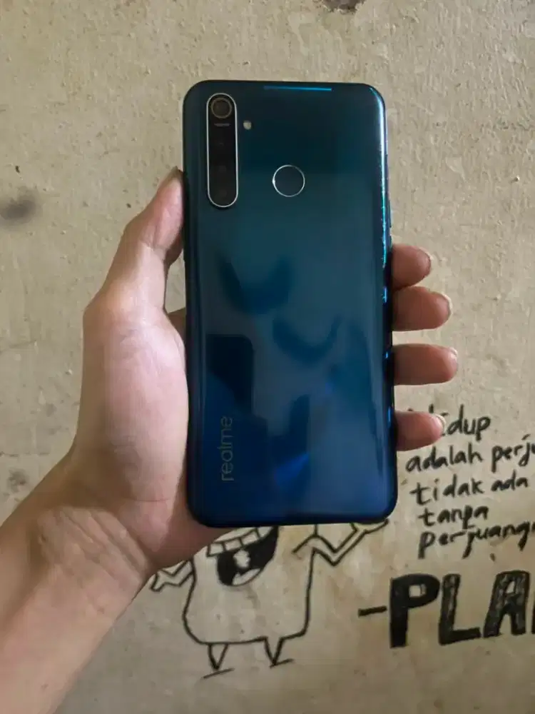 REALME 5 PRO 4/128GB HP + CHARGER