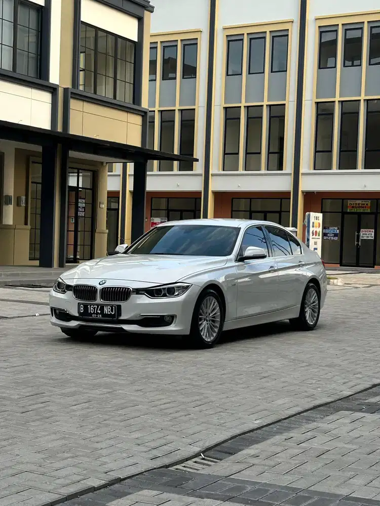 BMW 320i F30 Luxury 2014 Putih