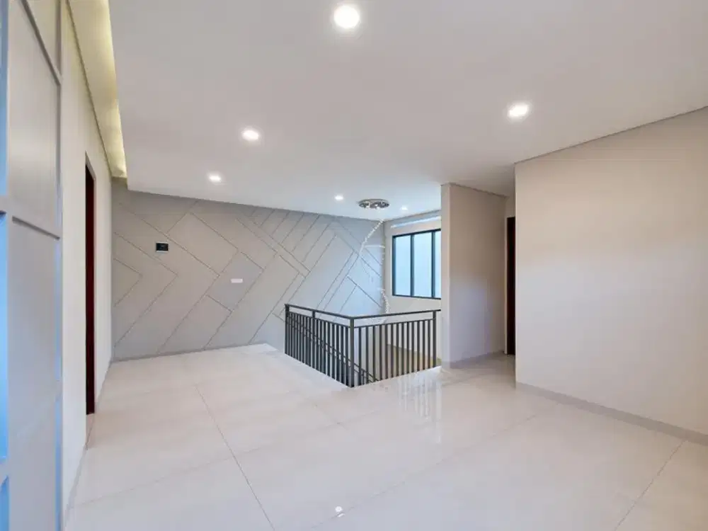 Rumah Keren Pusat Kota di Karang Anyar