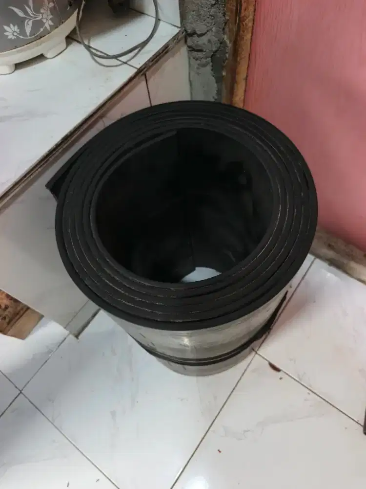 Embel embel truk atau karet anti lumpur barang mulus kayak baru