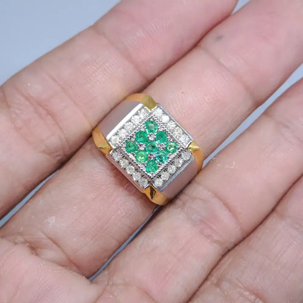 Cincin pria zamrud dan berlian eropa
