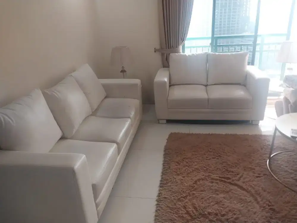 Dijual Sofa Kulit warna Putih