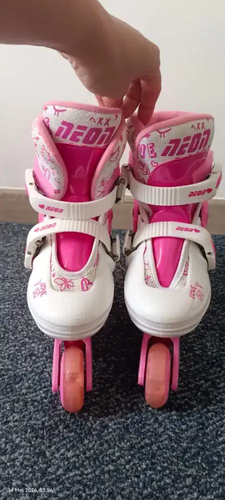 Sepatu Roda Merk Neon