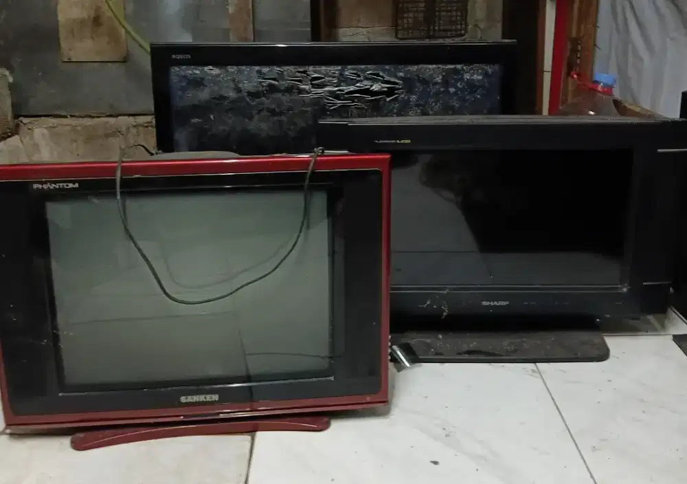 Tv lama di gudang. Sharp 32 dan 24. Konka 21in