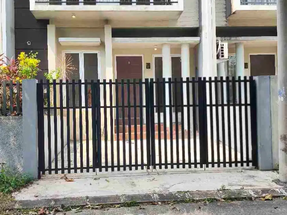 Disewakan murah rumah 2 lantai rapi siap huni di Bukit Golf Cibubur Riverside