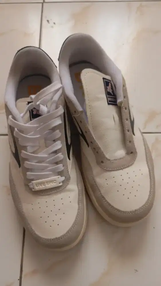 Sepatu Brodo white Uk41