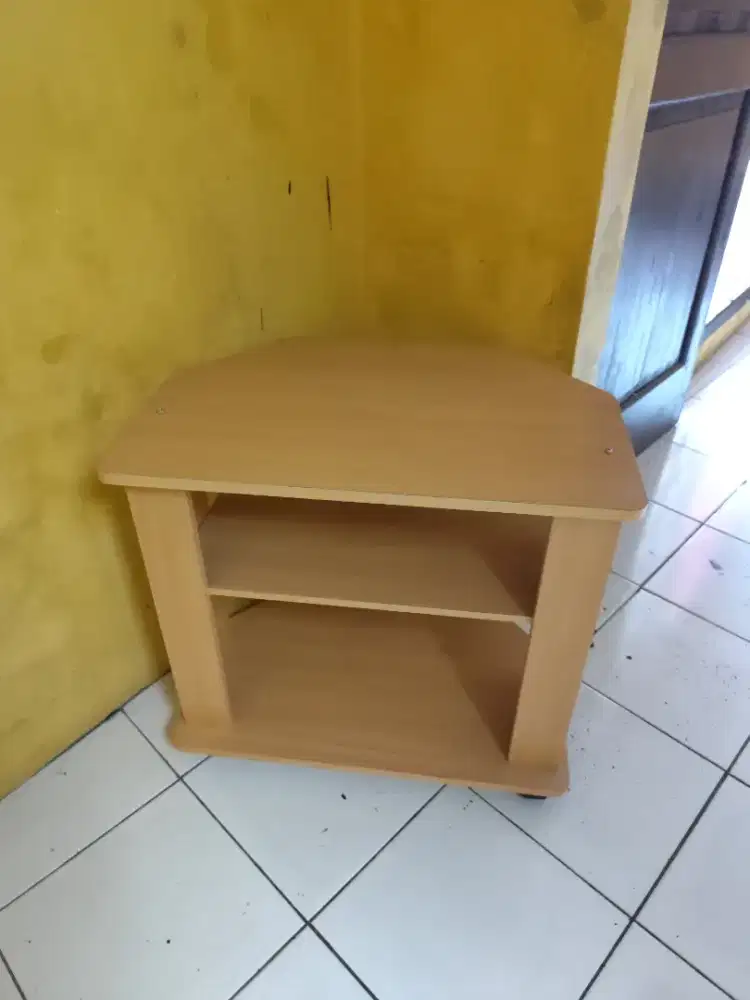 Meja TV kokoh dan kuat