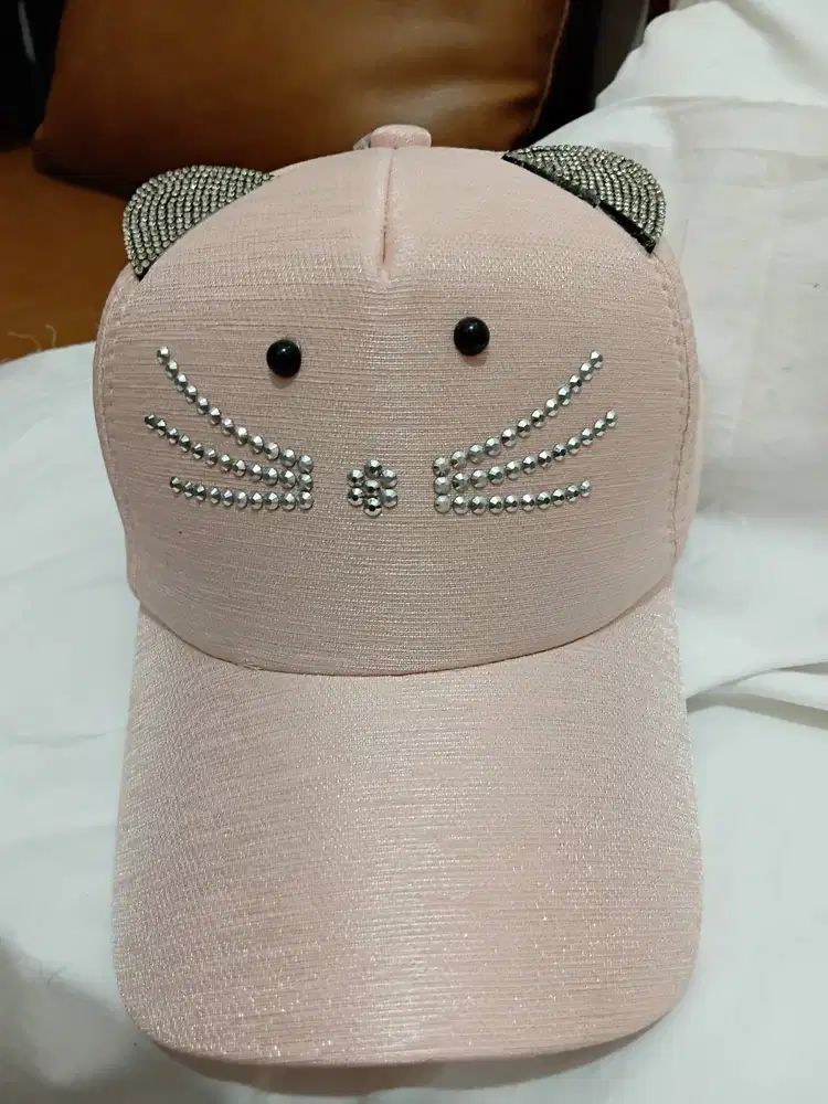 Topi bahan satin Trendy bergaya