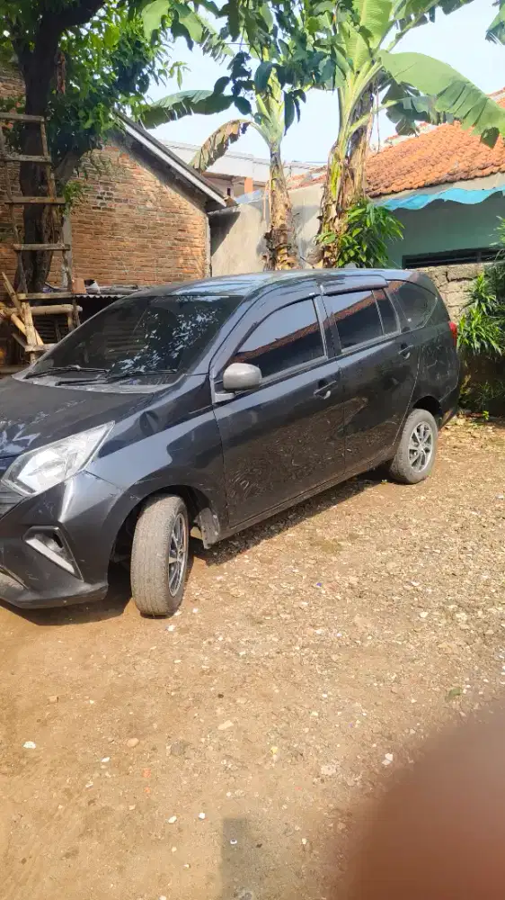 Daihatsu Sigra 1000 cc