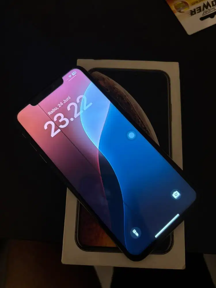 Iphone xs max gold
