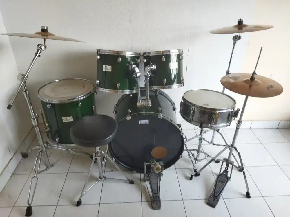 Drum set Pearl Forum Series plus cymbal set Paiste 802 Plus