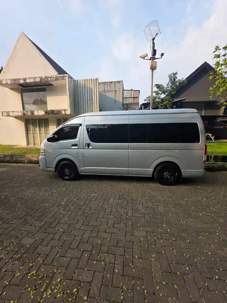 Sewa hiace 14 seat