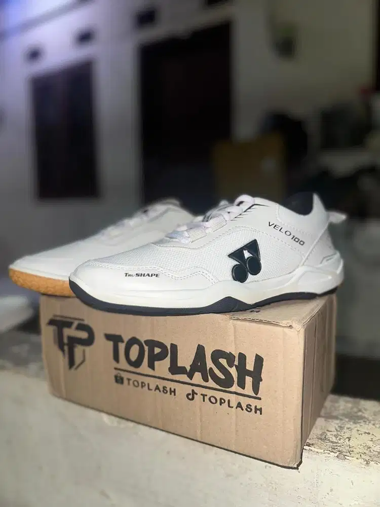 sepatu badminton