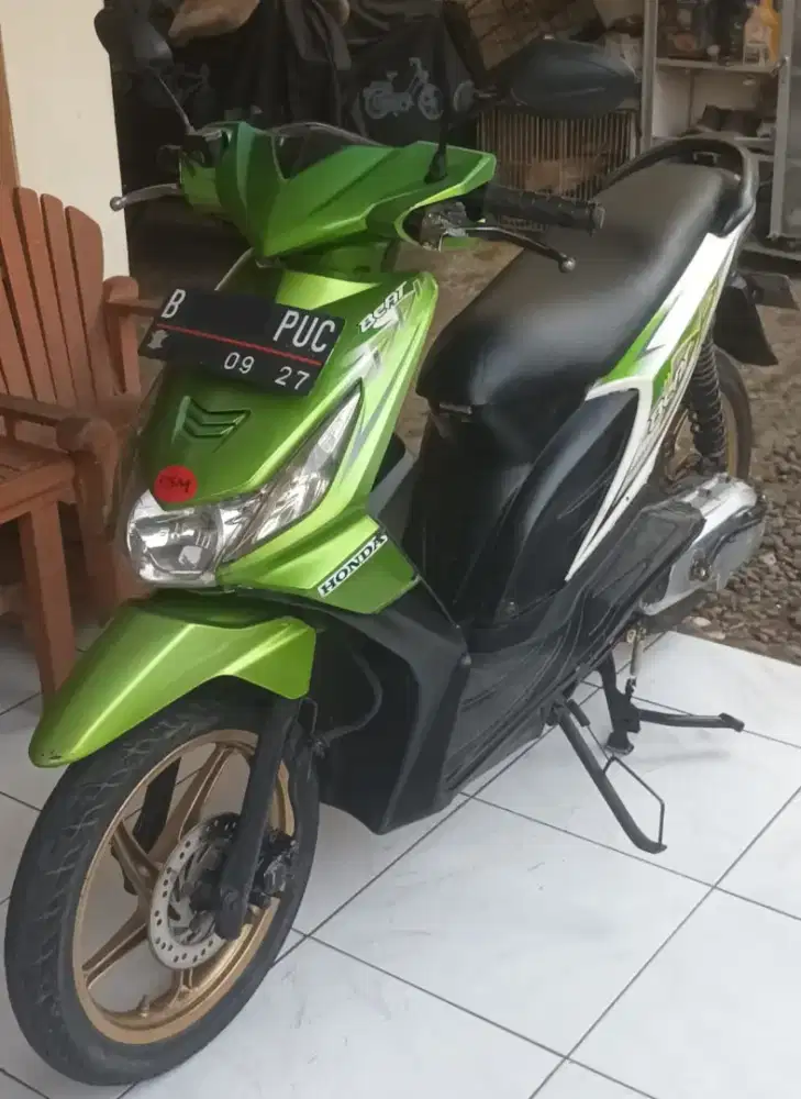 Honda Beat Karbu warna Hijau Putih tahun 2012