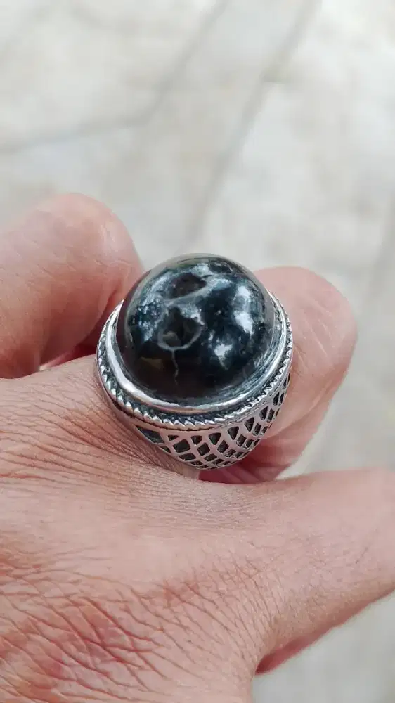 Batu galih kelor combong dua lubang ring titanium 7