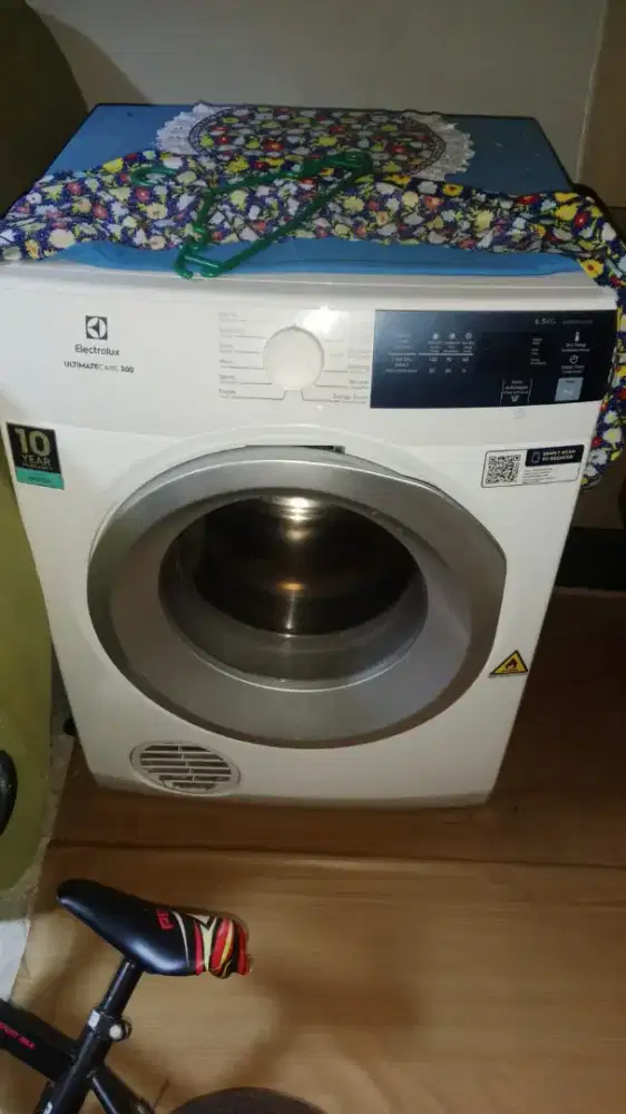 Mesin Pengering Electrolux UltimateCare 300 8.5 kg