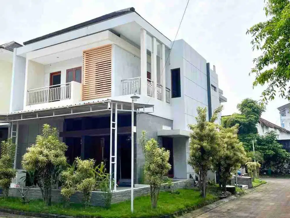 Rumah besar dlm komplek elit Babarsari