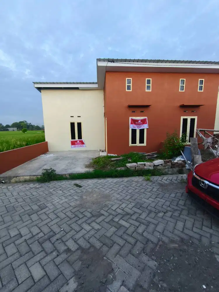 Dijual rumah terletak di jalan poros utama Gowa takalar. Blok B no 22
