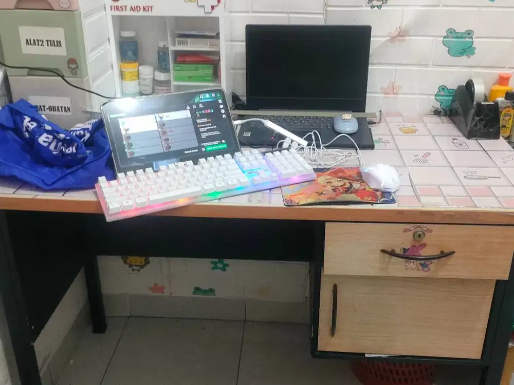 Meja kantor 80% mulusss, harga nego