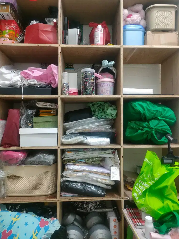 Jual murah!! 2 lemari kotak2 dan meja kayu ceper