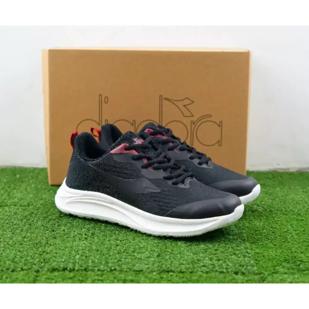 Sepatu Sneakers Running Diadora Kania dan Diadora Hasting  (42/26.5)