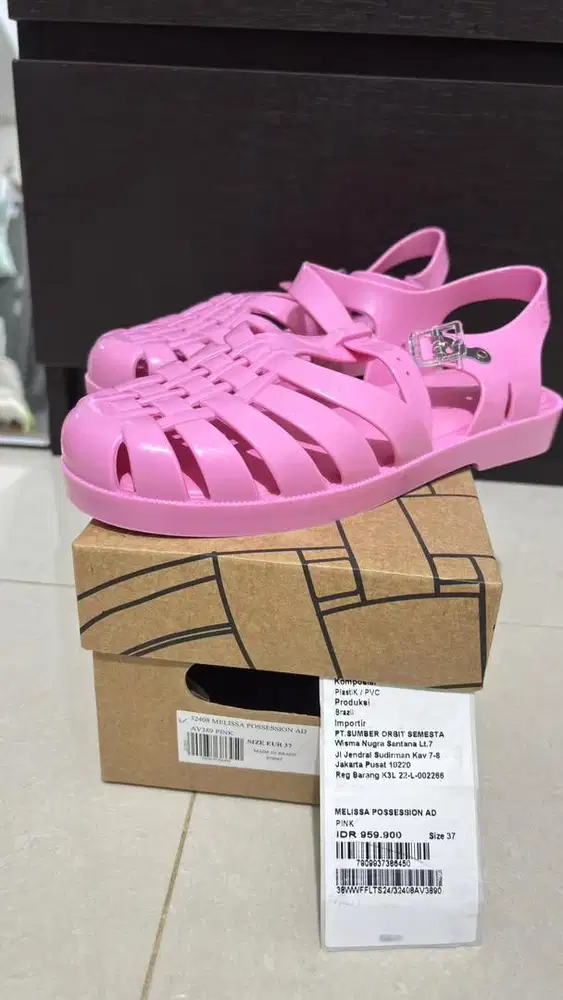 Melissa Possesion ad pink