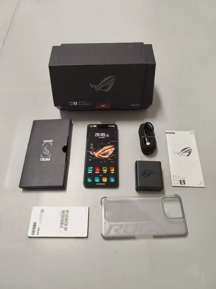 Asus ROG Phone 8 pro (Global Unlocked) 5G 16+512GB