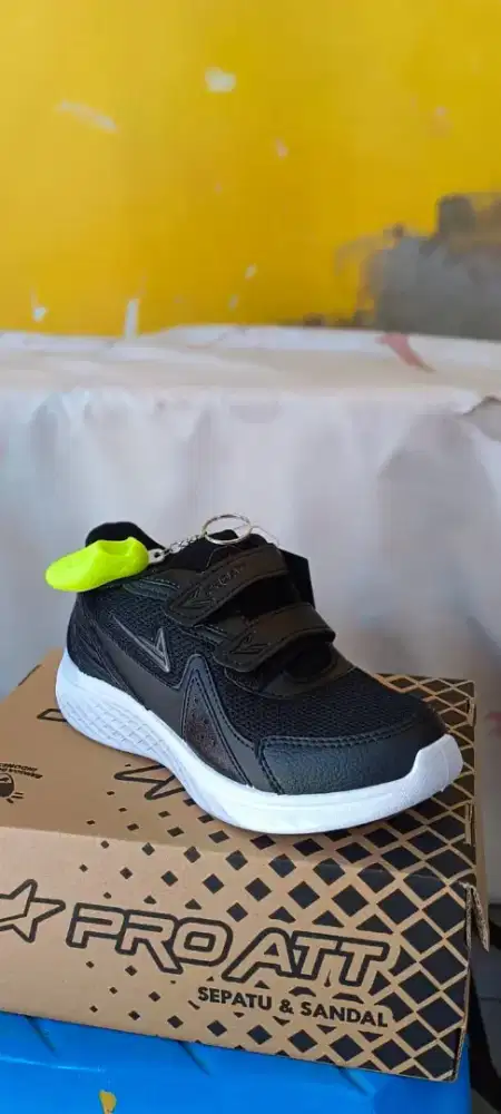 Sepatu anak sekolah size 34