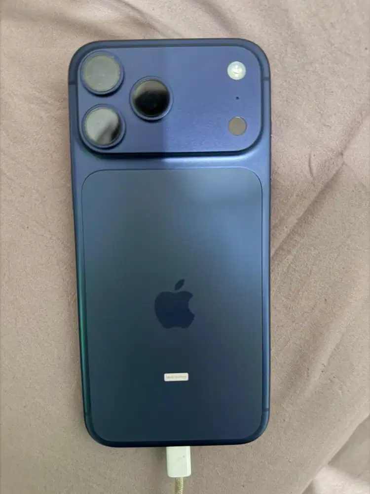 Iphoen 17 promax 256 blue