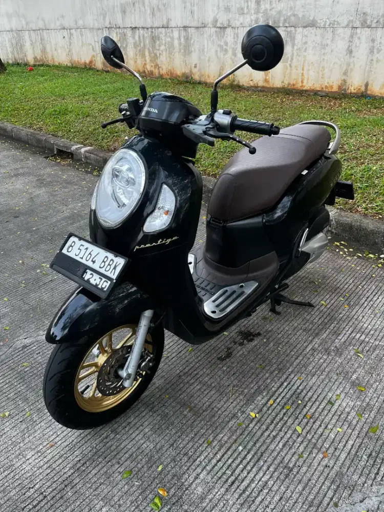Scoopy Prestige Keyles Hitam Glossy