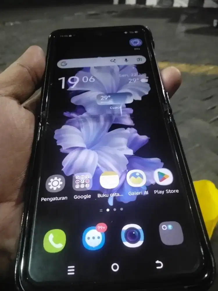 TECNO PHANTOM V FLIP