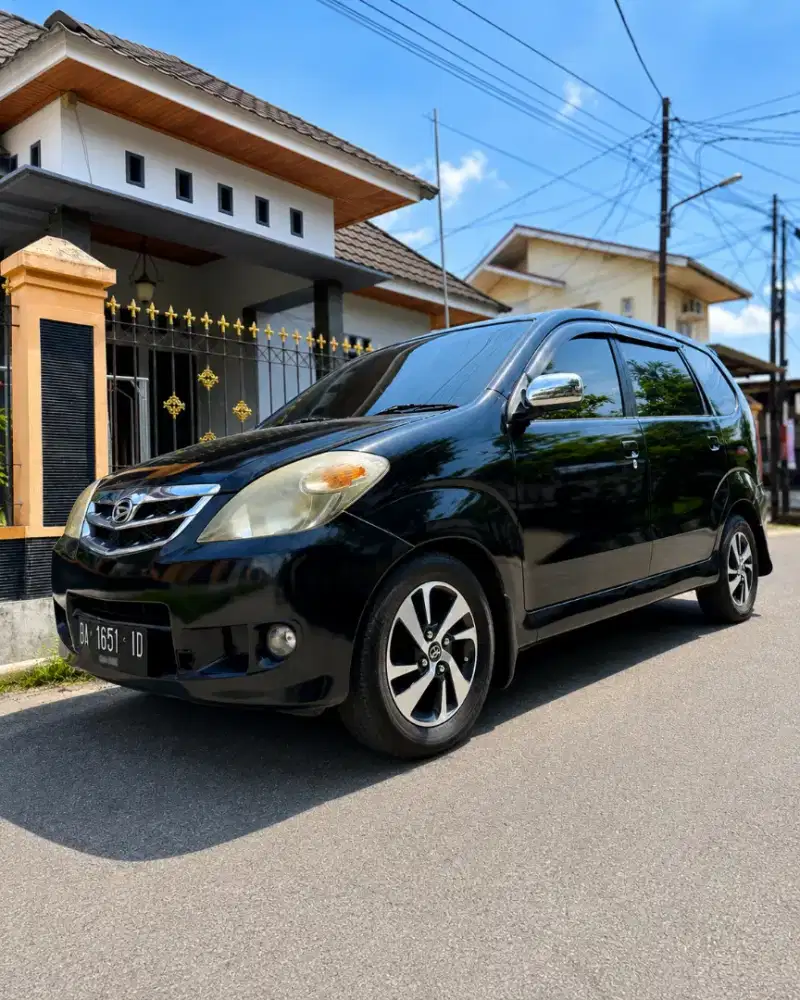 DIJUAL DAIHATSU XENIA Li 2010 — HITAM — KM RENDAH — TANGAN KEDUA
