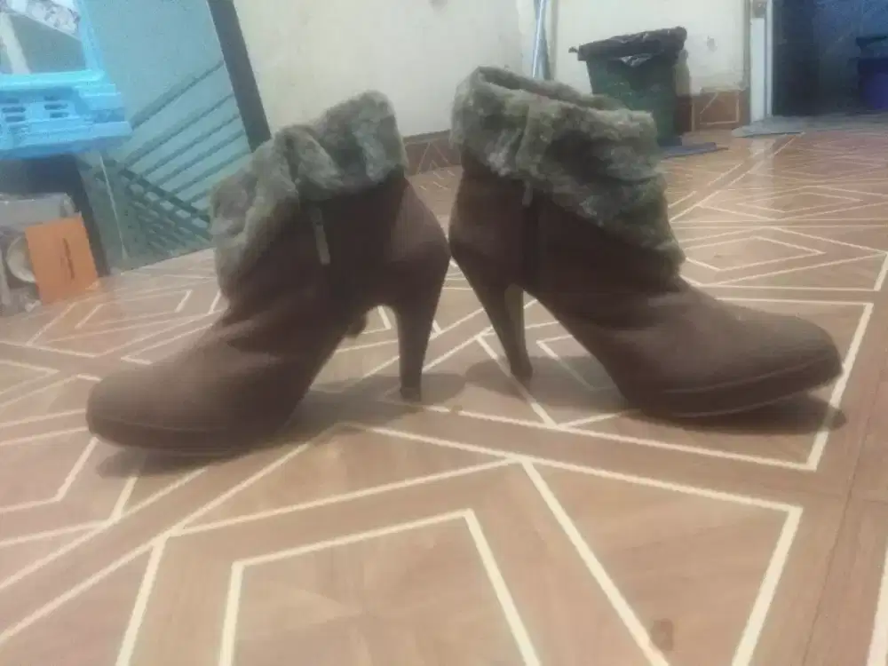 Sepatu both wanita, gratis sepatu pria
