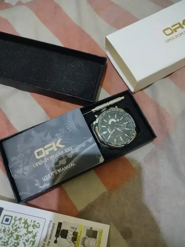 jam tangan opk masih baru,gajadi di pake mau jual aja