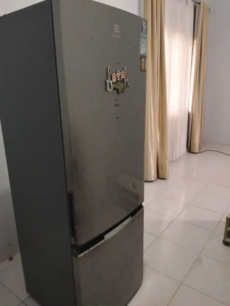 Kulkas Bekas Merk Electrolux