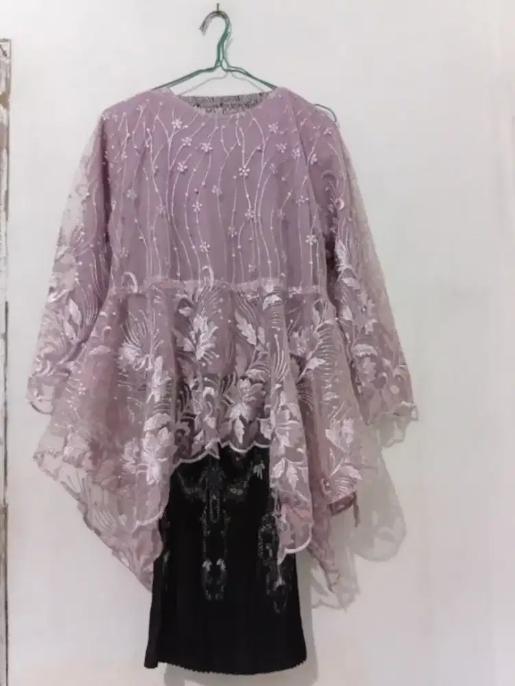 One set kebaya dan rok